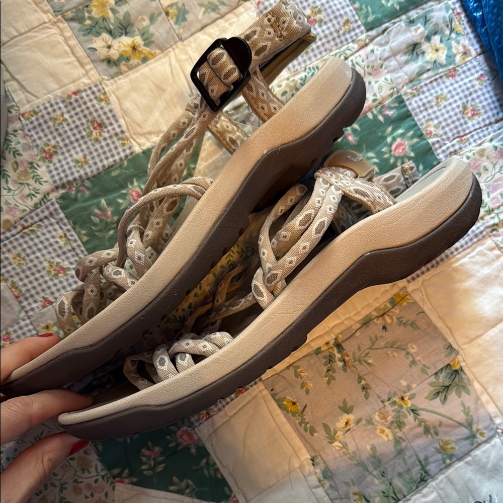 Viakix Stylish Beige Strappy Sandals hiking - Picture 4 of 8